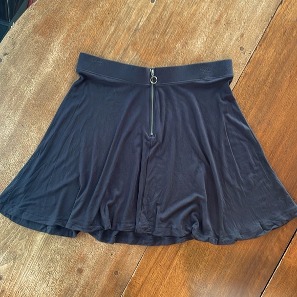 Black skater skirt mini GUC, soft fabric - Picture 2 of 7